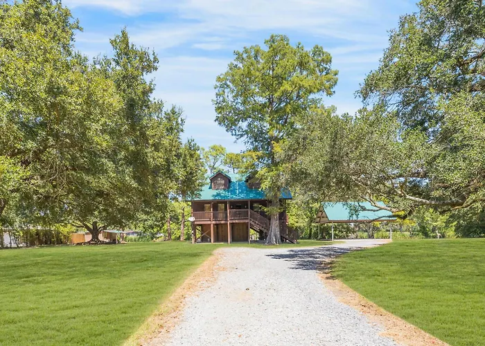 Experience Louisiana, Cabin On Bayou Petite Anse