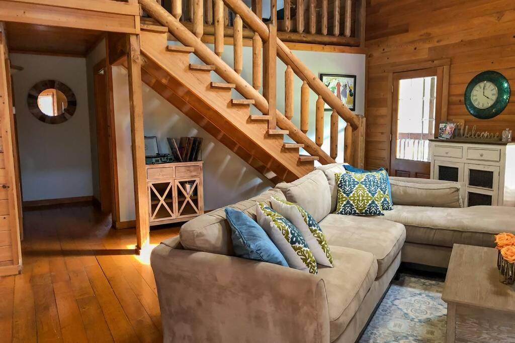 Experience Louisiana, On Bayou Petite Anse Holiday home