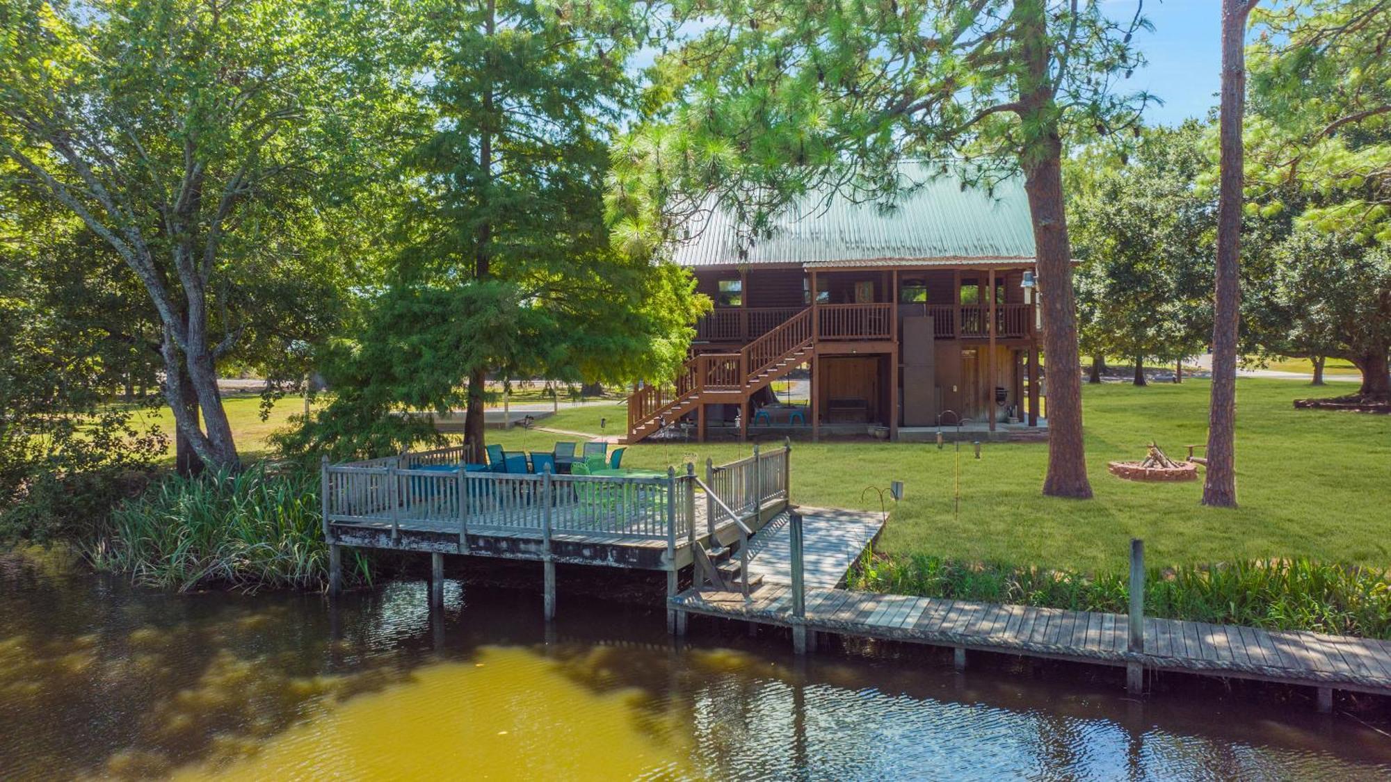 Experience Louisiana, On Bayou Petite Anse Holiday home *